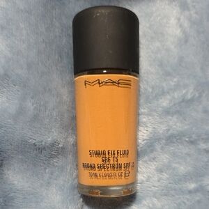 MAC Cosmetics Studio Fix Fluid Foundation - Warm Beige